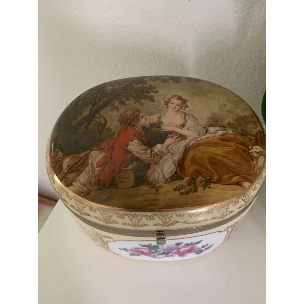 Vintage Fragonard‎ Style Porcelain Trinket Box Floral Courting Couple Oval Gold